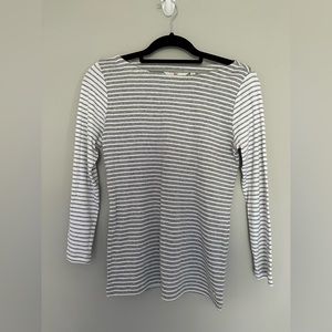 Grey and White Vineyard Vines Lightweight Sweater